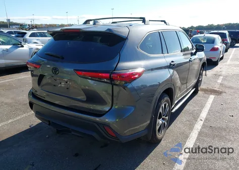 2021 Toyota Highlander Xle z USA, uszkodzony, nr VIN 5TDGZRBH1MS551729
